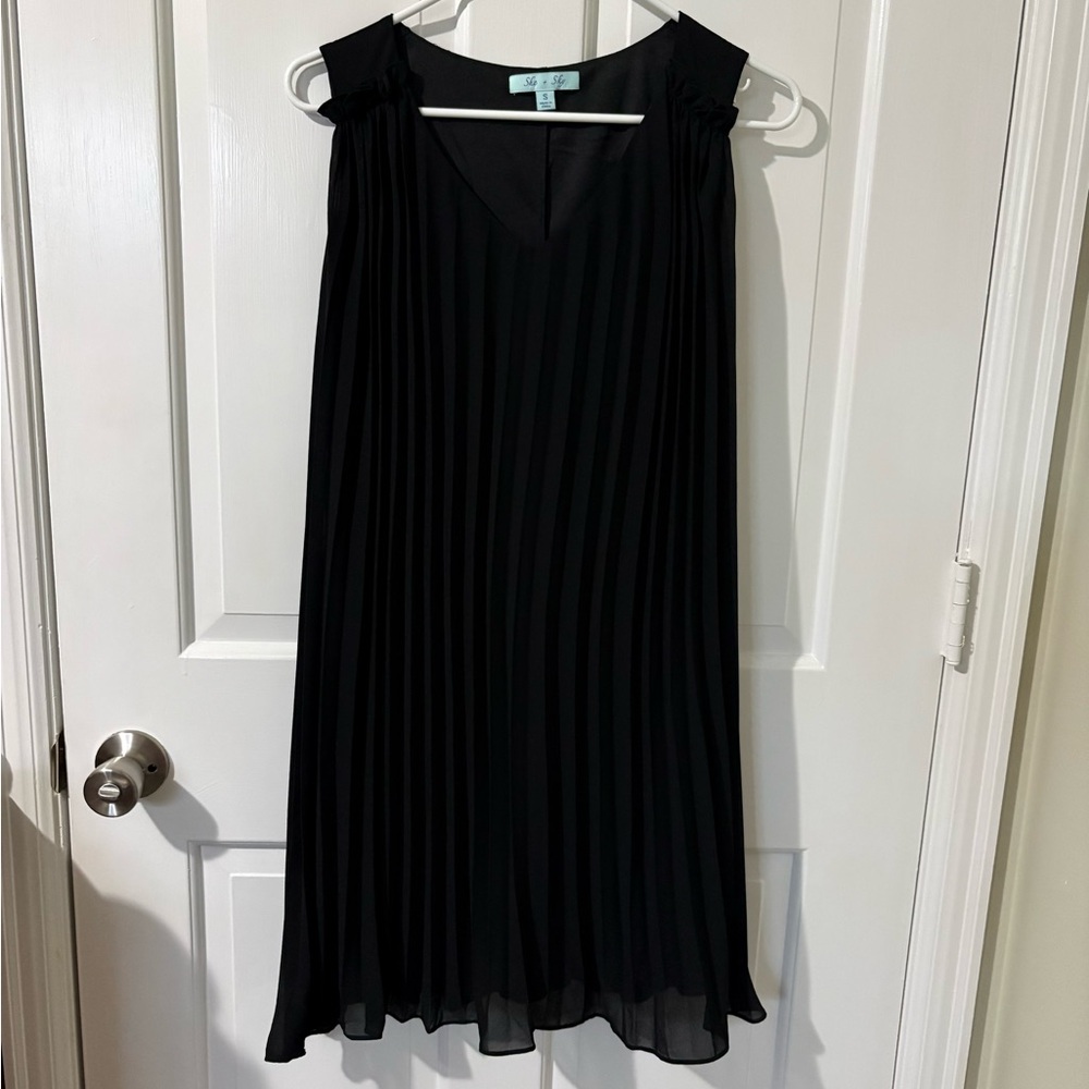 She + Sky Black Pleated V-Neck Midi Dress